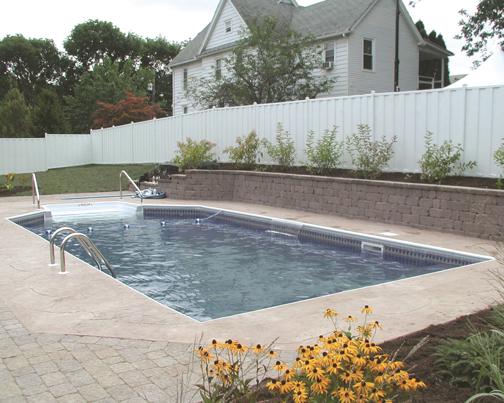 Radiant Pools In-Ground Lifestyle Image 7