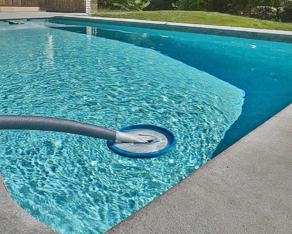 cleaning water debris in pool